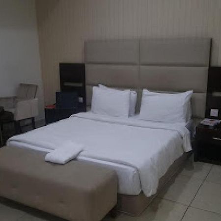 Room In Lodge - Full Moon Hotel Owerri Εξωτερικό φωτογραφία
